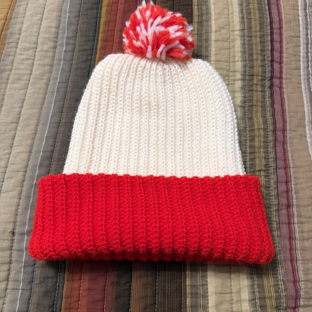 Red White Acrylic Knit Pom Pom Beanie Winter Ski Hat Vintage
